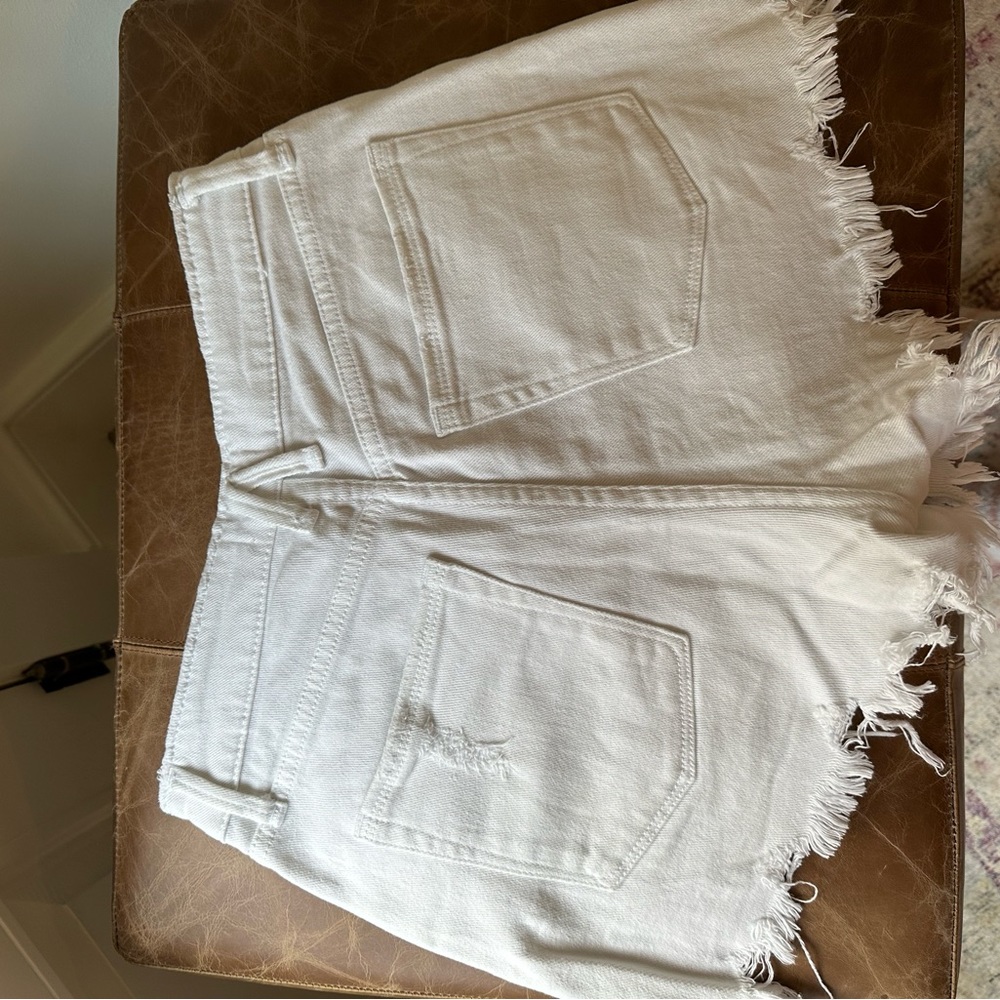 Good American size 4/27, white shorts. Worn once, perfect condition.